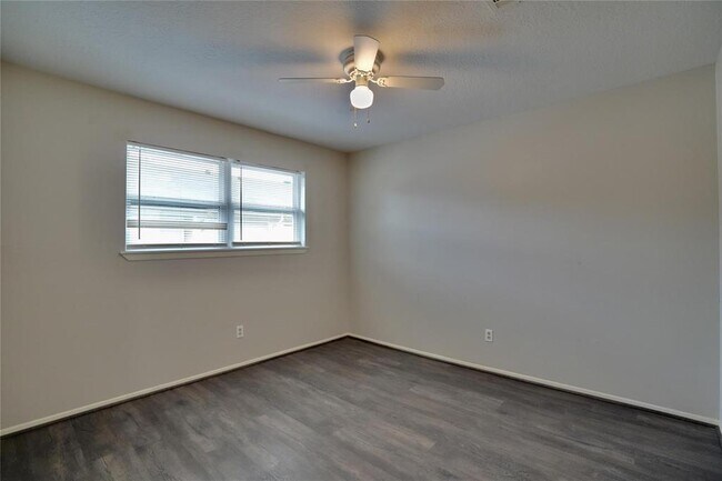 Building Photo - 10811 Sugar Hill Dr
