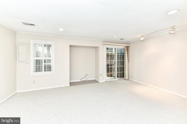 Building Photo - 21 Fendall Ave