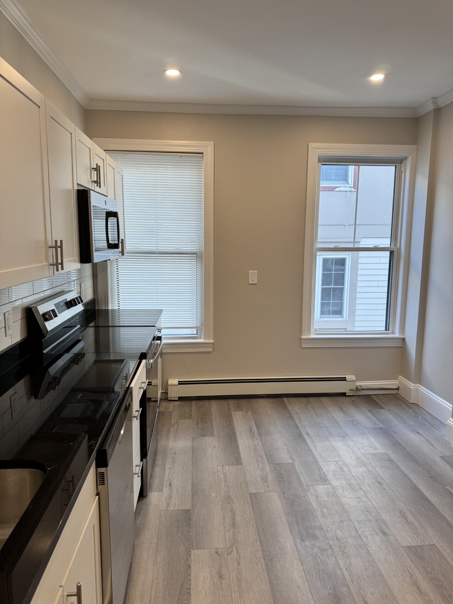 Apt 12 - 35 Brookline St
