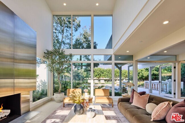 Building Photo - 23515 Malibu Colony Rd
