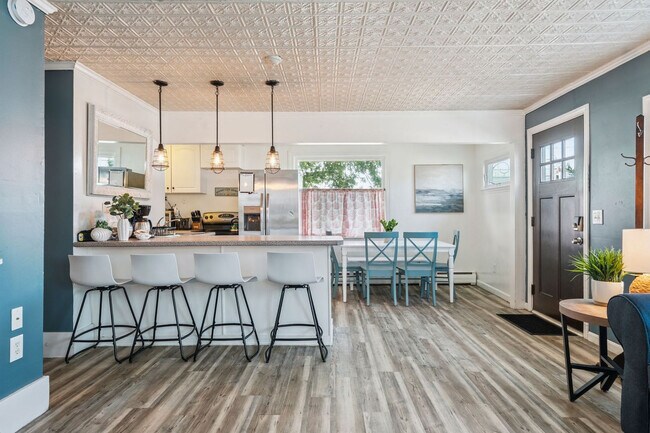 Building Photo - 2 Dover Ave