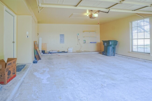 Building Photo - 5602 Whisper Ridge Dr