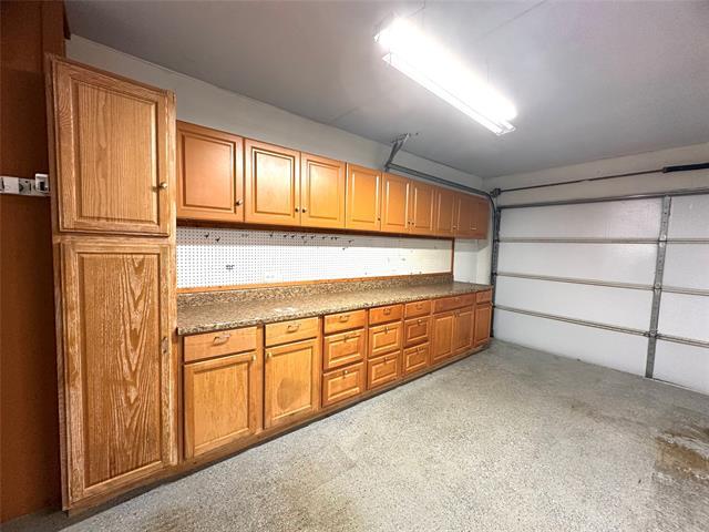 Building Photo - 809 Essex Dr