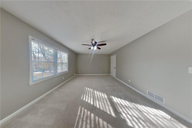 Building Photo - 1176 Golden Cir SW