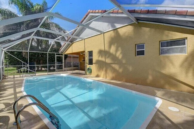 Building Photo - 8561 Tourmaline Blvd