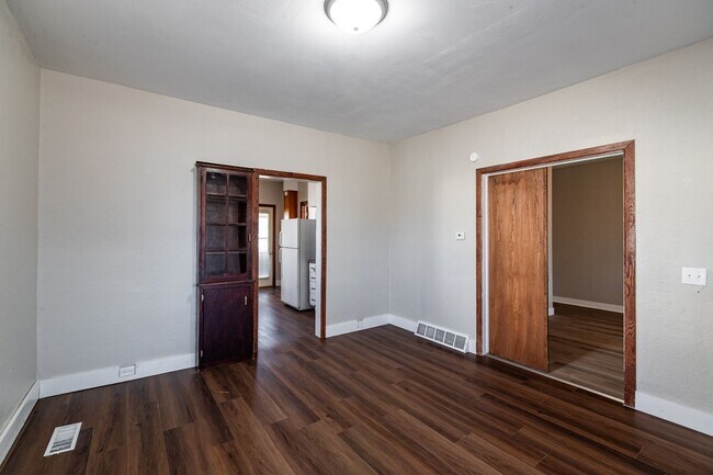 Building Photo - ds1233