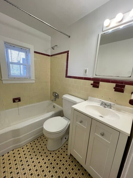 Building Photo - 1870 Commonwealth Ave