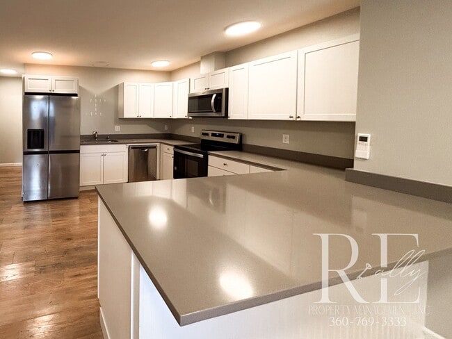 Building Photo - Quality Remodeled 2-Bed in Prime Location