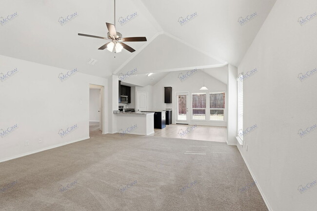 Building Photo - 422 Greenhaven Dr