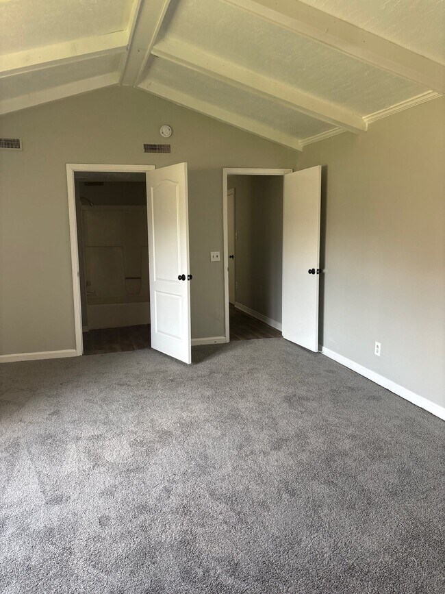 Building Photo - 1108 Warren St