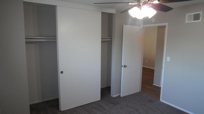 Building Photo - 640 S Fashion Park St