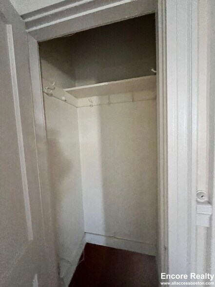 Building Photo - 1751 Beacon St