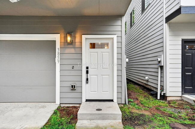 Building Photo - 3859 SE 92nd Ave