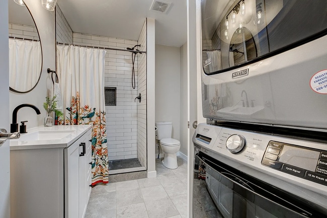 Building Photo - 3483 S Glencoe St