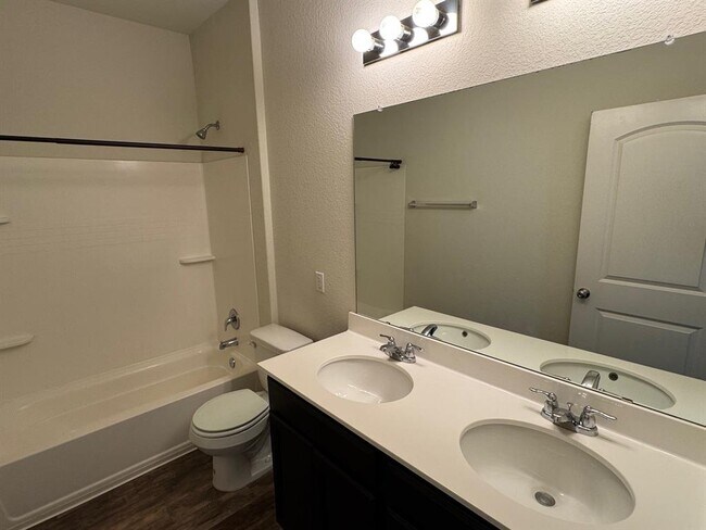 Building Photo - 212 Nettletree Dr
