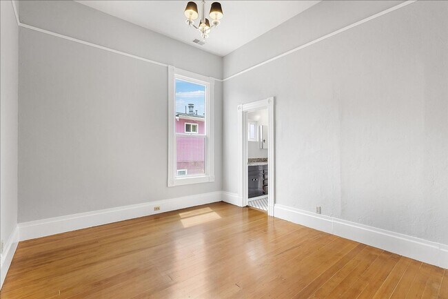 Building Photo - 1615 Grand St