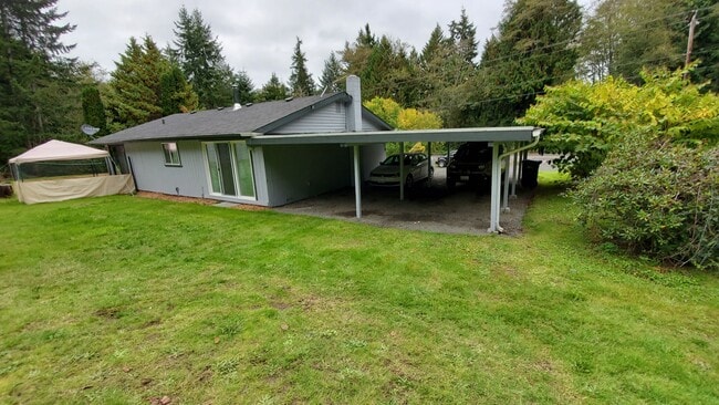 Building Photo - Country Style Home In Hansville