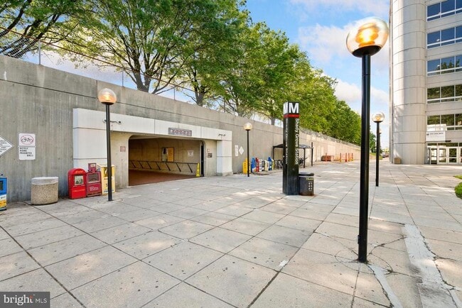 Building Photo - 709 Gaither Rd