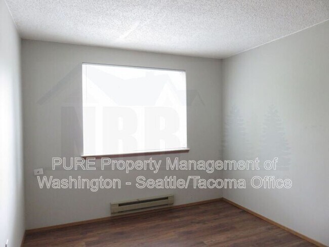 Building Photo - 511 Malibu Dr SE