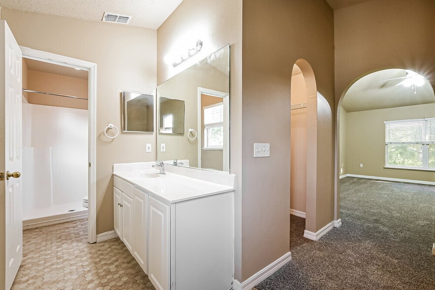 Building Photo - 4785 Willamette Cir