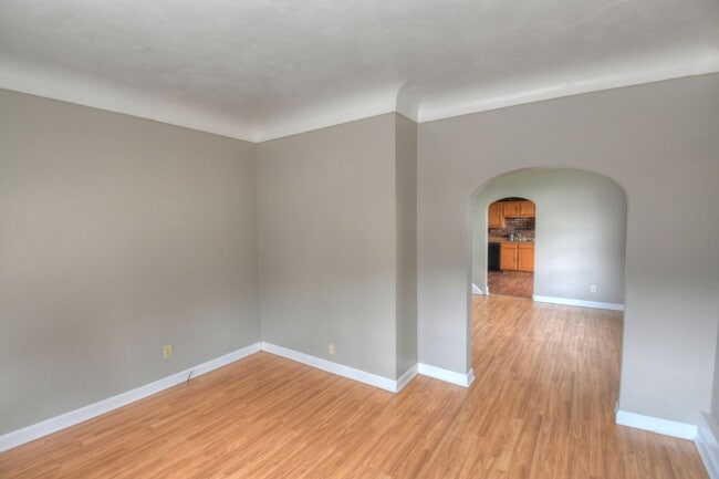 Building Photo - 5 Bed /2 Bath Single Family Home for Rent ...