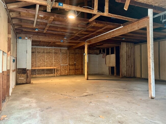 Building Photo - Three Bedroom Home in Kenowa Hills