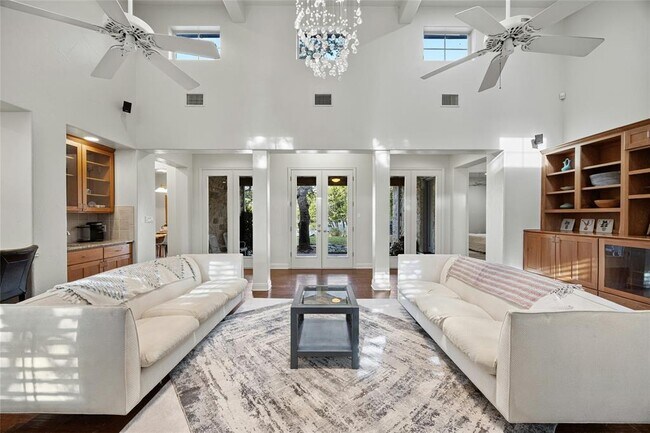 Building Photo - 18500 Lakehead Cir