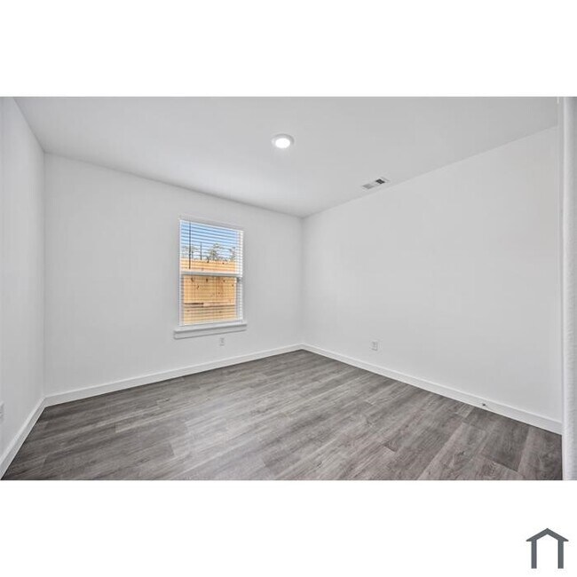 Building Photo - 8222 Bigwood St