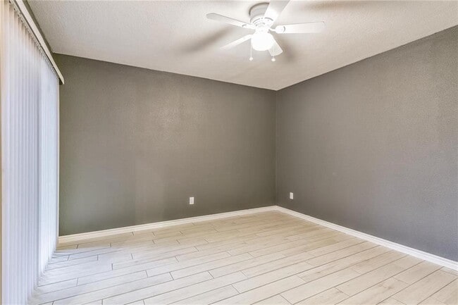 Building Photo - 10427 Eagle Glen Dr