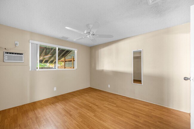 Building Photo - 305 Uala Pl