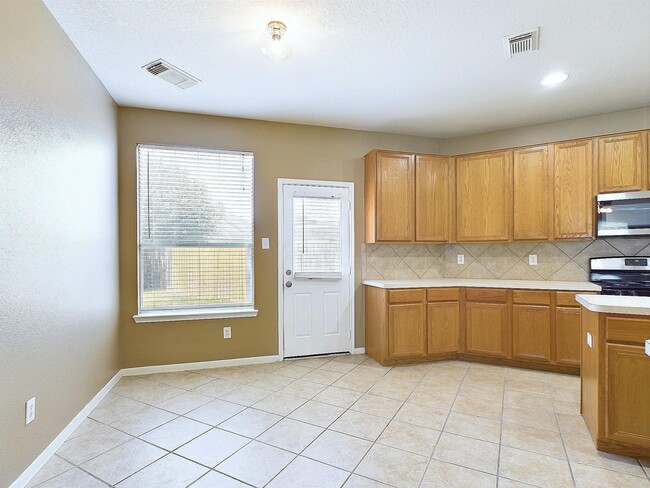 Building Photo - 17107 Dawn Shadows Dr