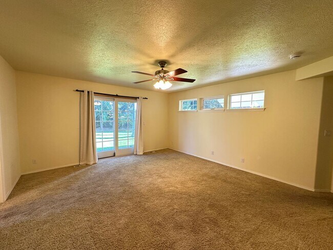 Building Photo - Coeur D'Alene Home