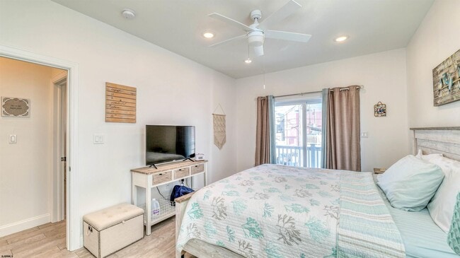 Building Photo - 1 N Victoria Ave