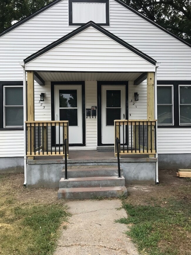 Building Photo - 323 E Kathleen St