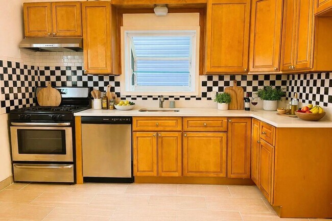 Building Photo - 304 Fulton Ave