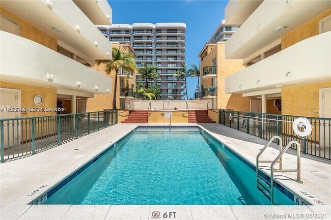 Building Photo - 8888 Collins Ave