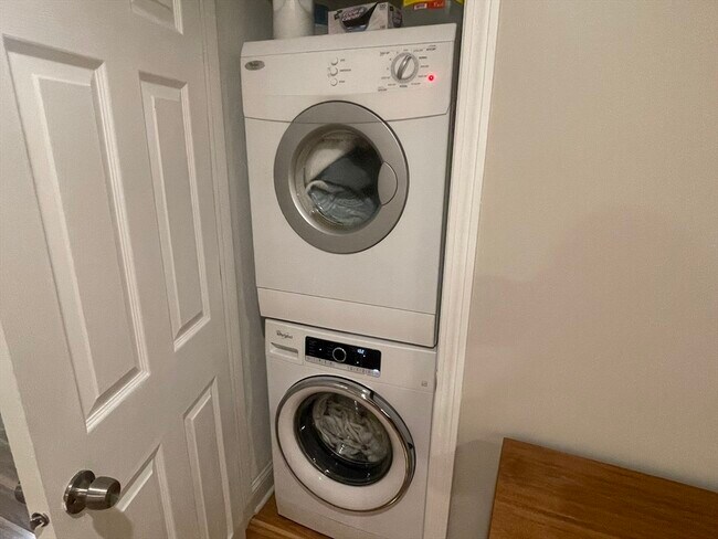 Building Photo - 25 William Jackson Ave