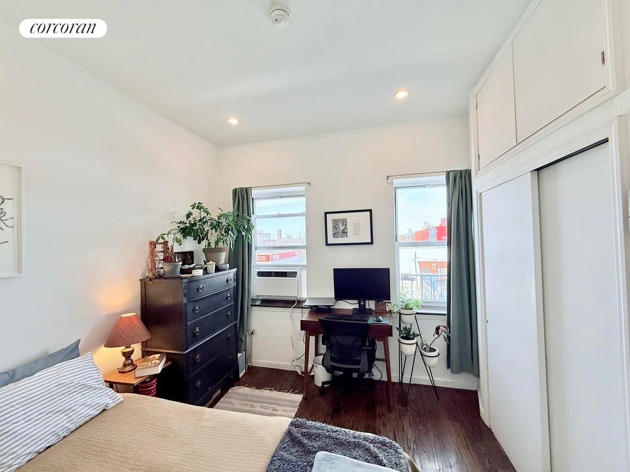 Building Photo - 317 4th Ave