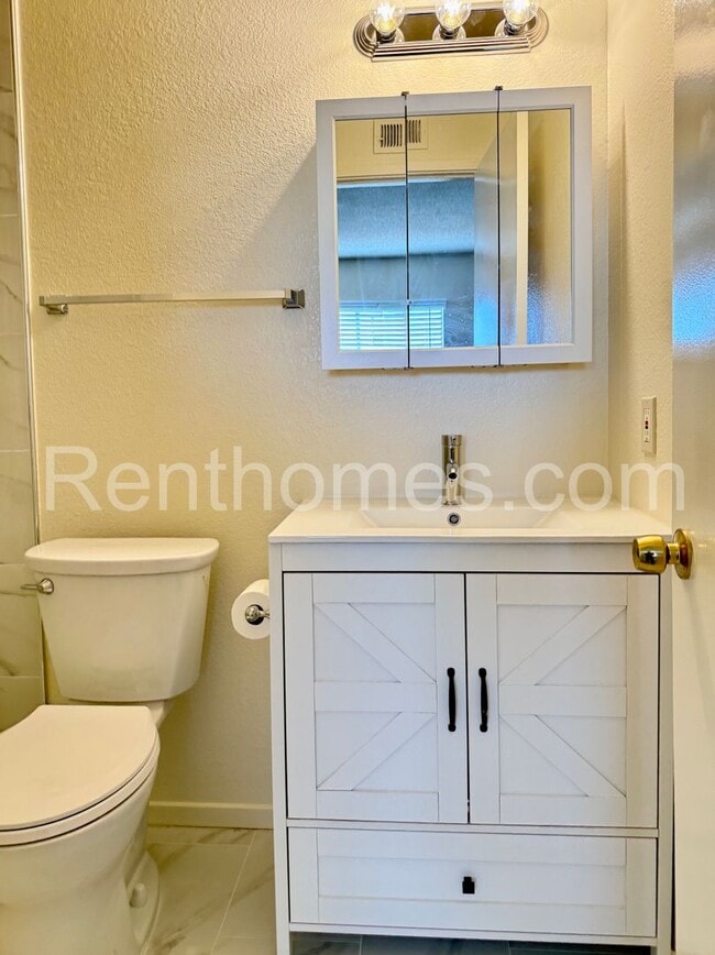 Building Photo - 10946 Decatur Rd