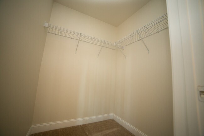 Building Photo - 10 Chaney Lane