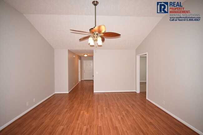 Building Photo - Adorable 3 bd house in the heart of Murfreesboro! Attached Garage!