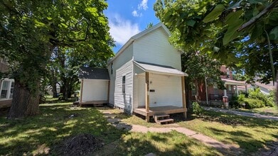 Building Photo - 820 S Moffet Ave