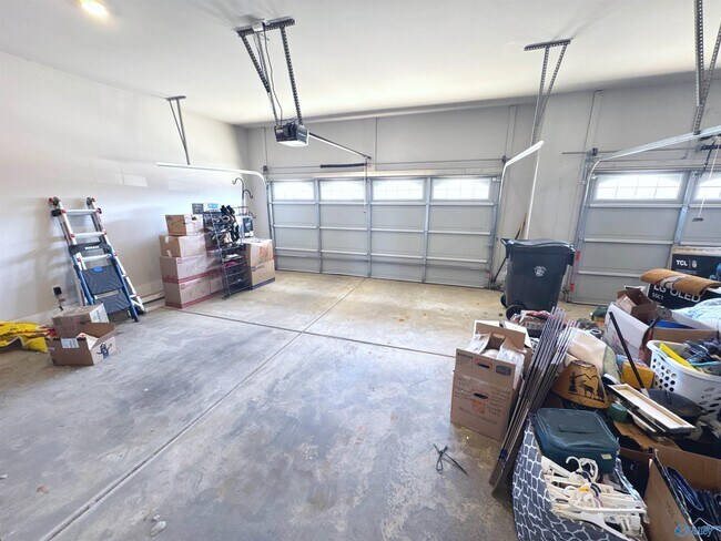 Building Photo - 401 Peach Orch Ln