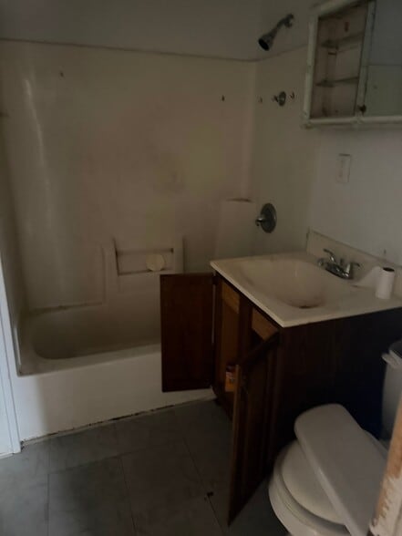 Building Photo - 1604 S Kneer Ave