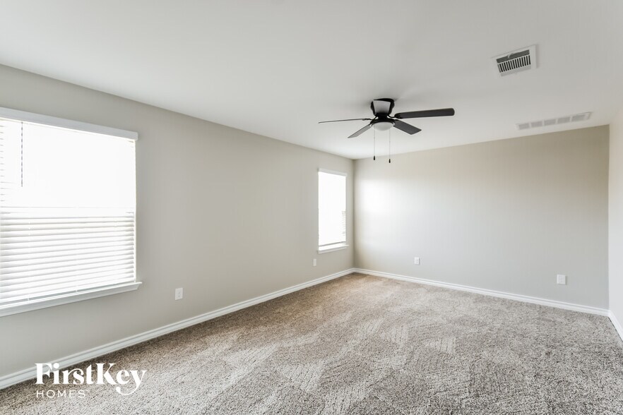 Building Photo - 6502 Hoffman Pln