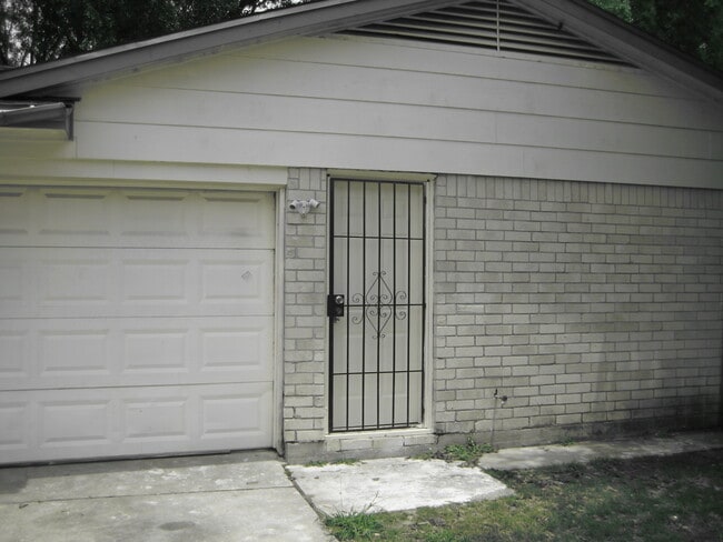 Garage and side door with burglar bar - 959 W Nelda Rd