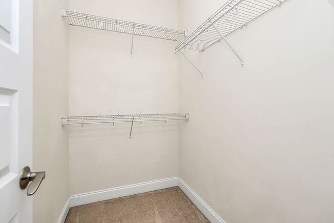Building Photo - Beautiful 3BD/2.5BA Townhome