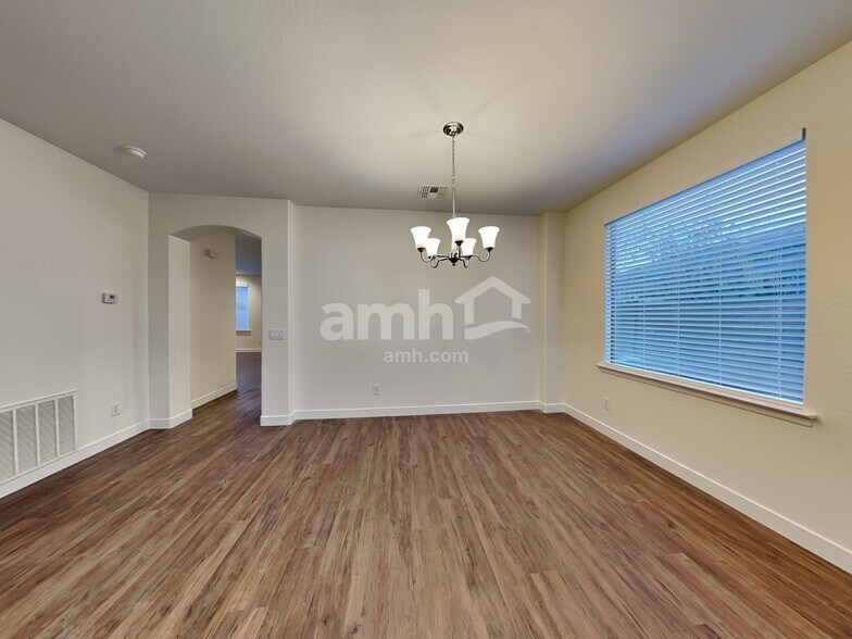 Building Photo - 5602 W Darrel Rd