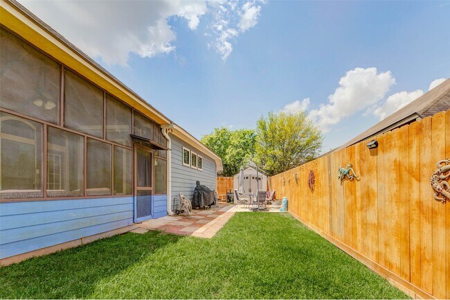 Building Photo - 940 Oak Lynn Dr