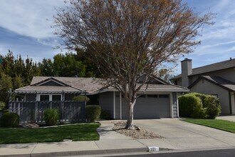 Building Photo - 301 Willowwood Ct